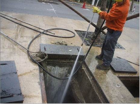 海港池底污泥如何清理